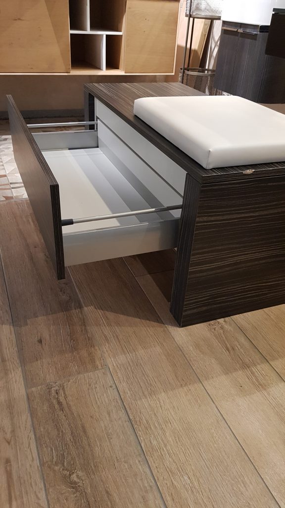 SITZTRUHE mit Kissenauflage - Ihr Fliesenleger aus München - Markus